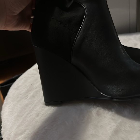 GUESS Women's Acora Ankle Boot Black wedge heel boot women 8 - Picture 6 of 7